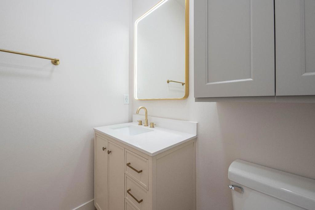987 Harcourt Avenue D Property Photo 21