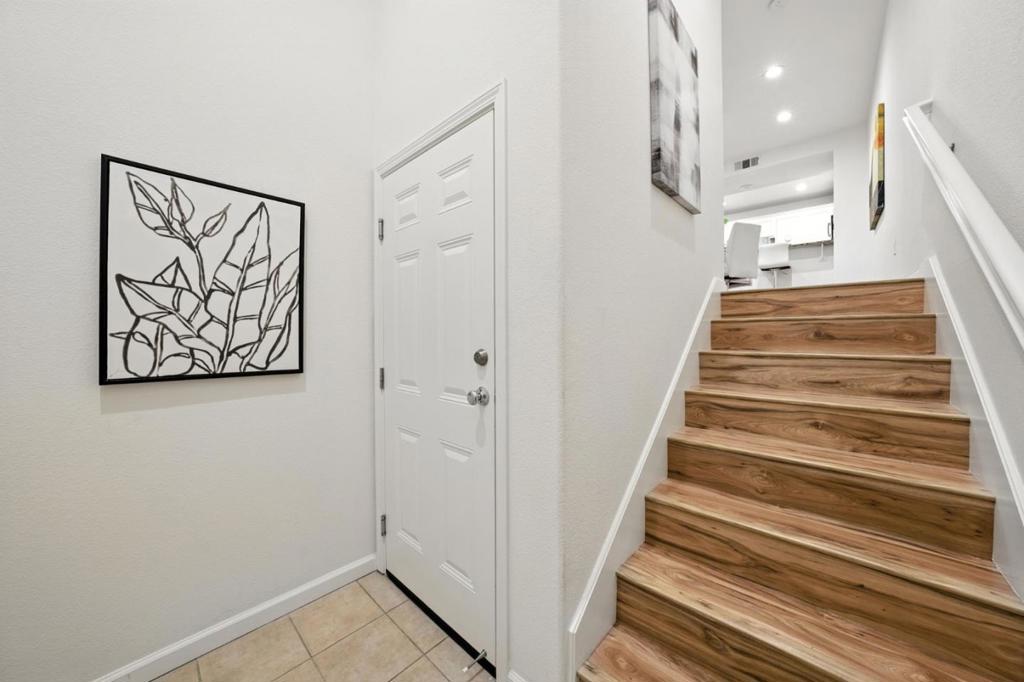 709 Modern Ice Drive Property Photo 5