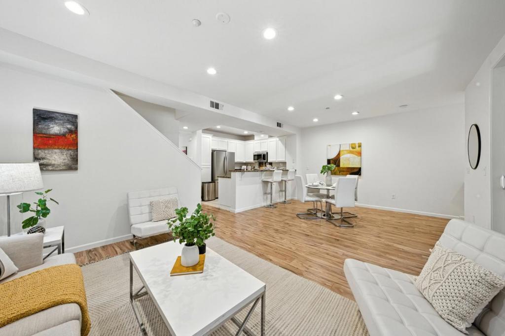 709 Modern Ice Drive Property Photo 17