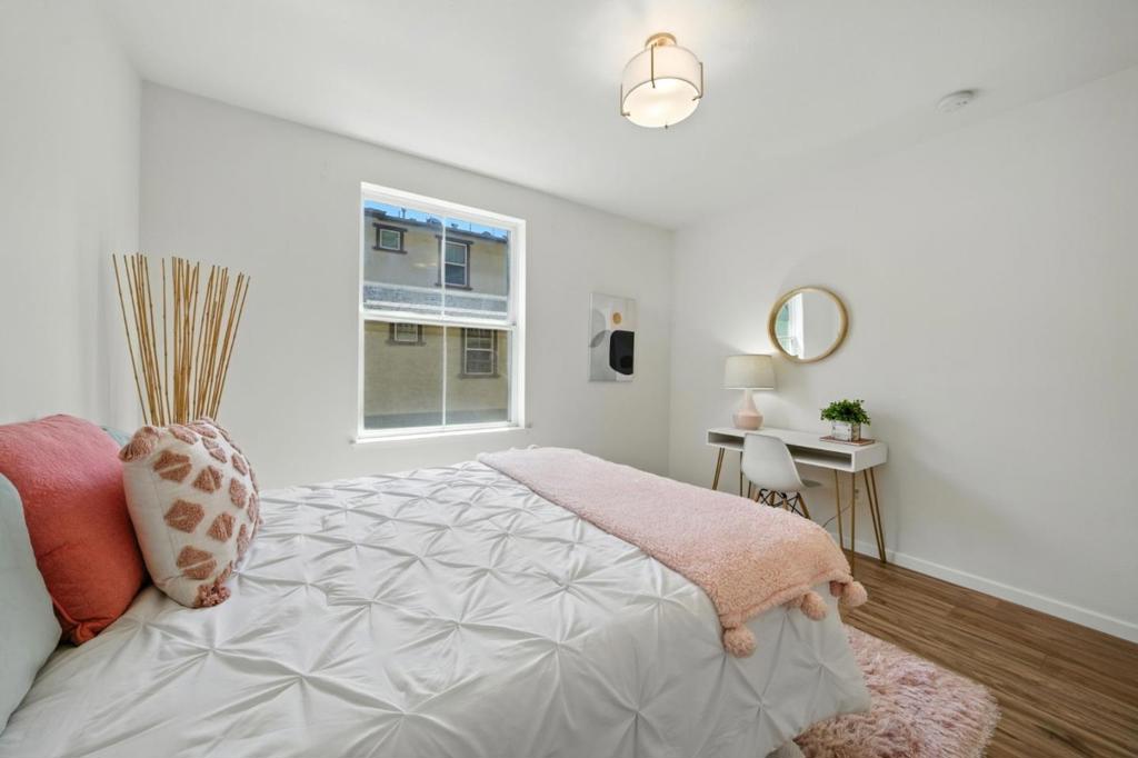 709 Modern Ice Drive Property Photo 24