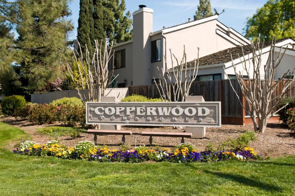 6579 Cooperage Court Property Photo 1