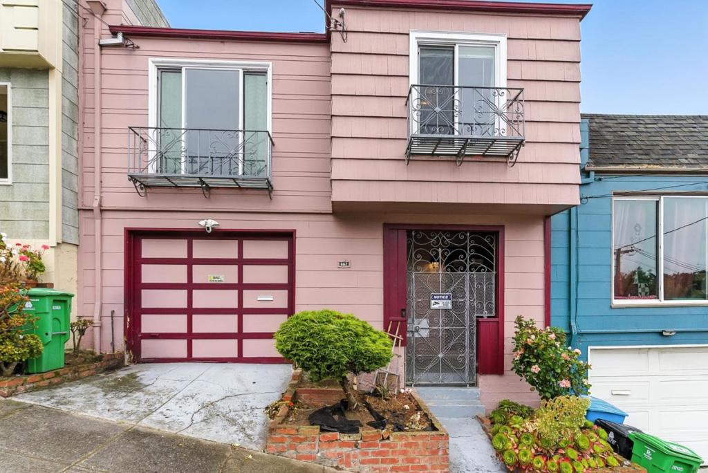 662 Colby Street Property Photo 1