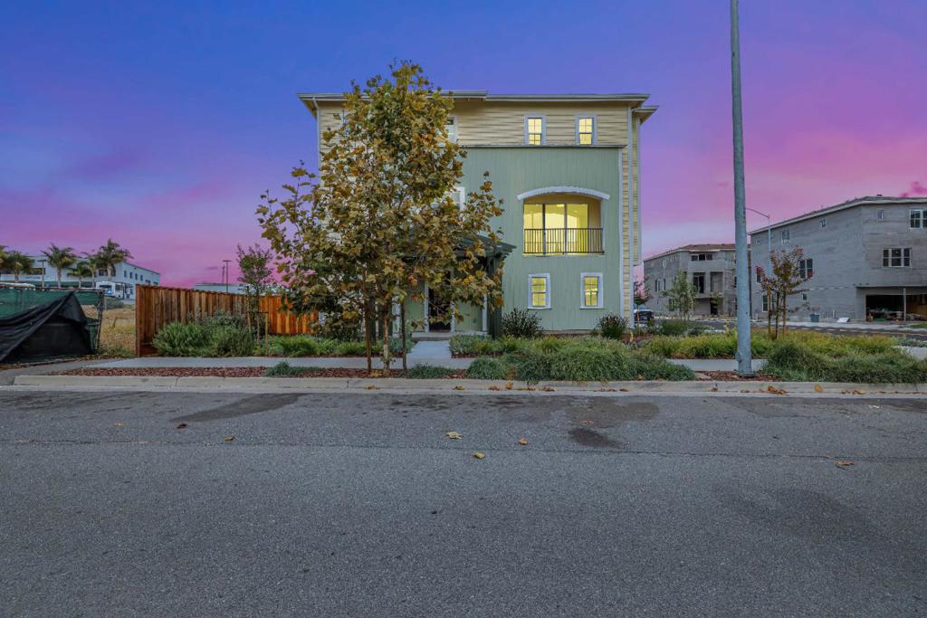 401 San Luis Avenue Property Photo 1