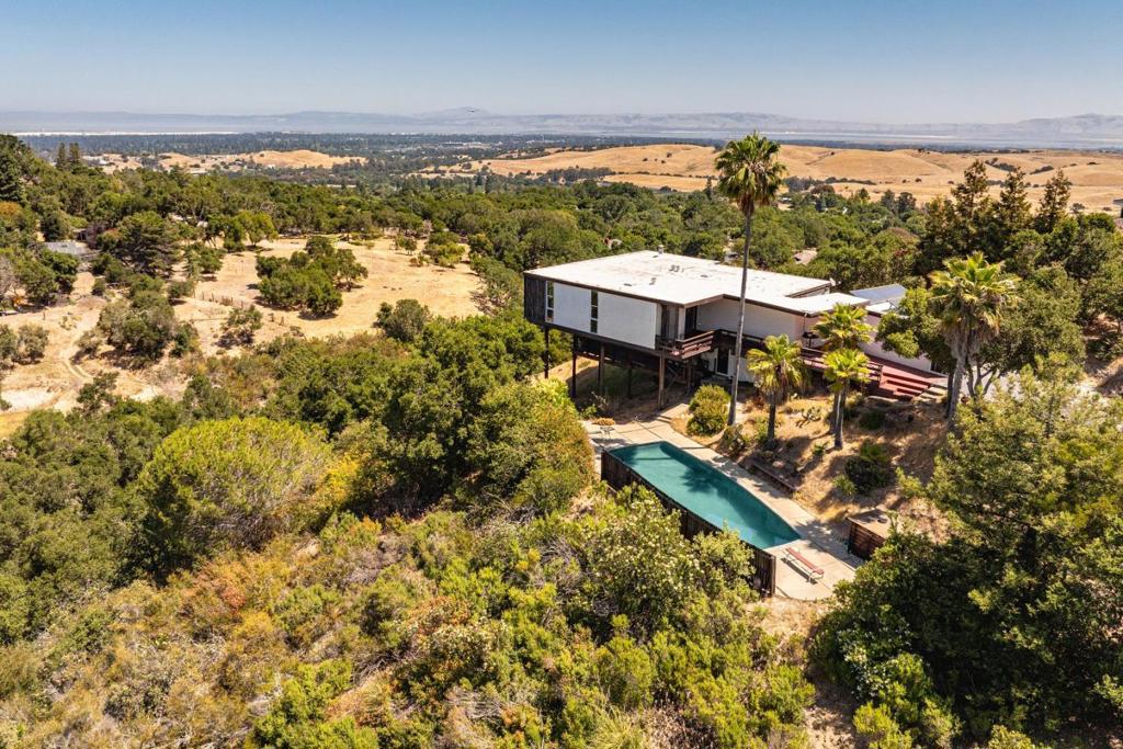 30 Pine Ridge Way Property Photo 1