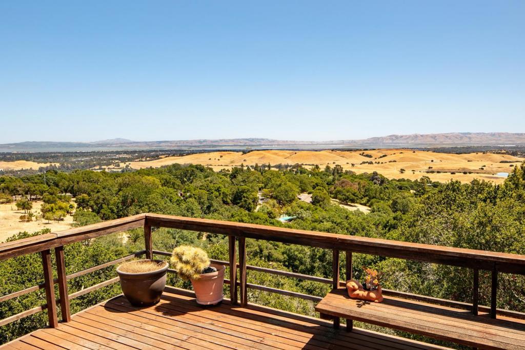 30 Pine Ridge Way Property Photo 3