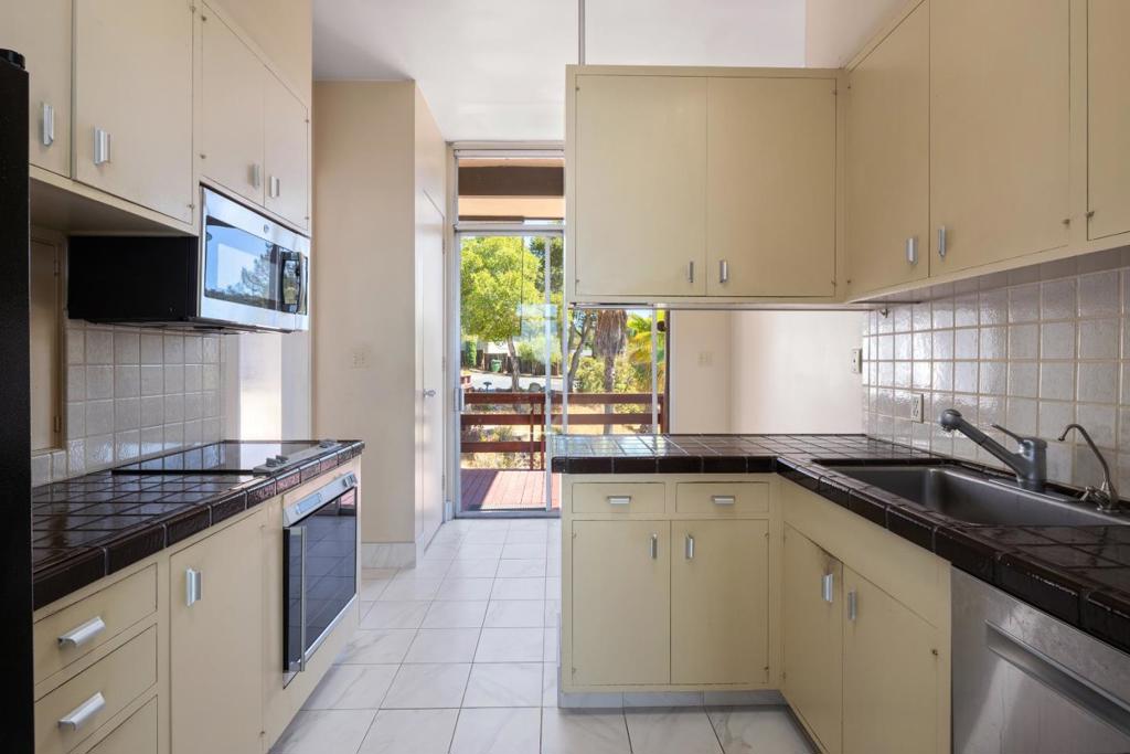 30 Pine Ridge Way Property Photo 9