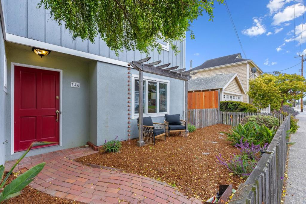 748 Junipero Avenue Property Photo 1