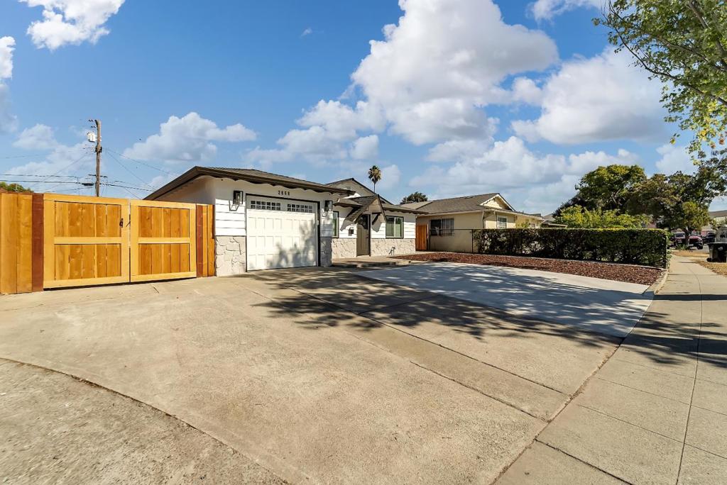 2668 Mozart Avenue Property Photo 2