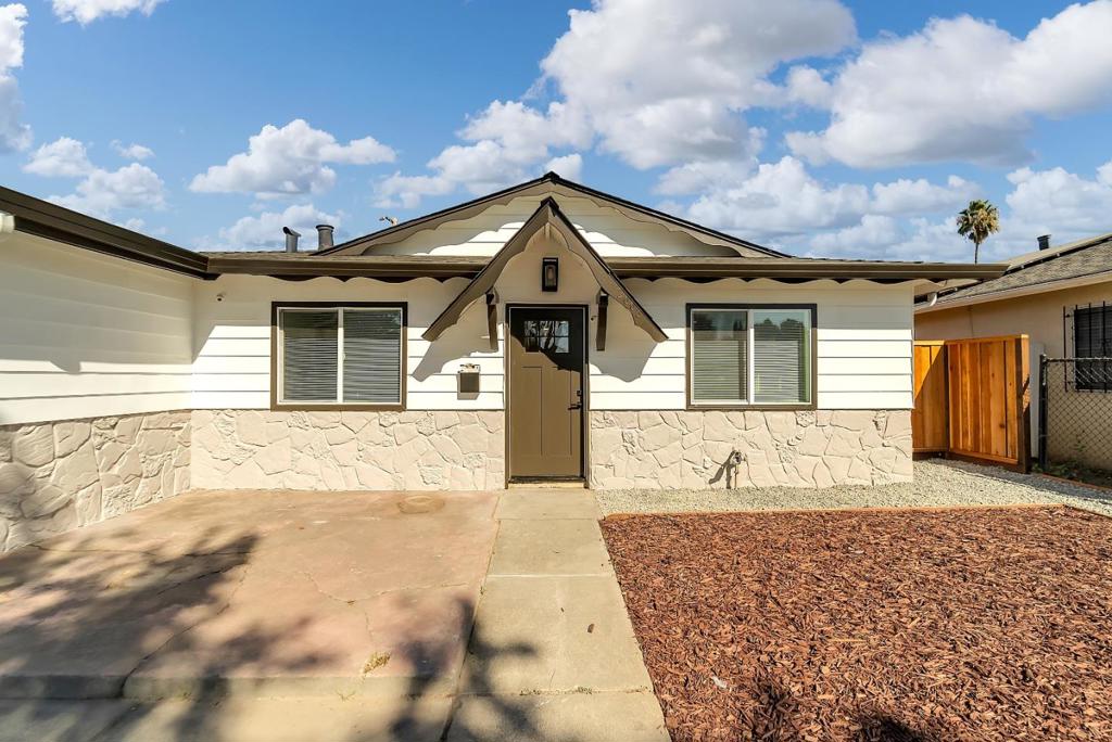 2668 Mozart Avenue Property Photo 3