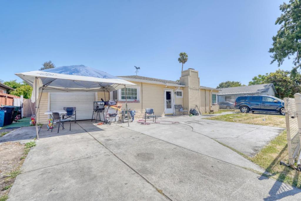 1125 Garden Street Property Photo 1