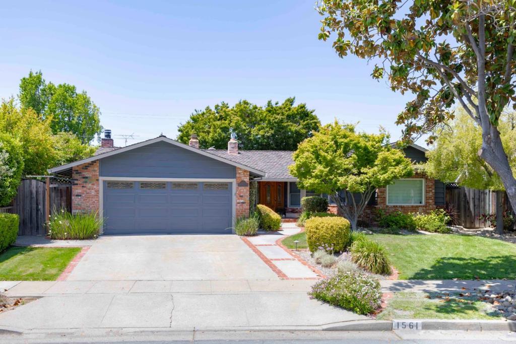 1561 Kingsgate Drive Property Photo 1