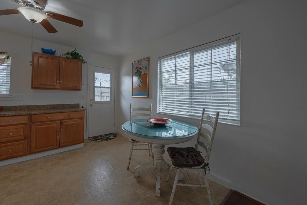University Avenue Property Photo 10