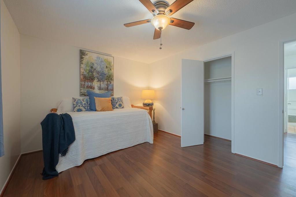 University Avenue Property Photo 19