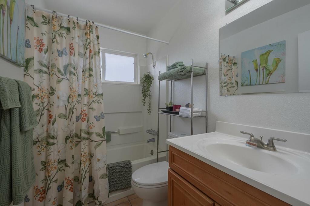 University Avenue Property Photo 20