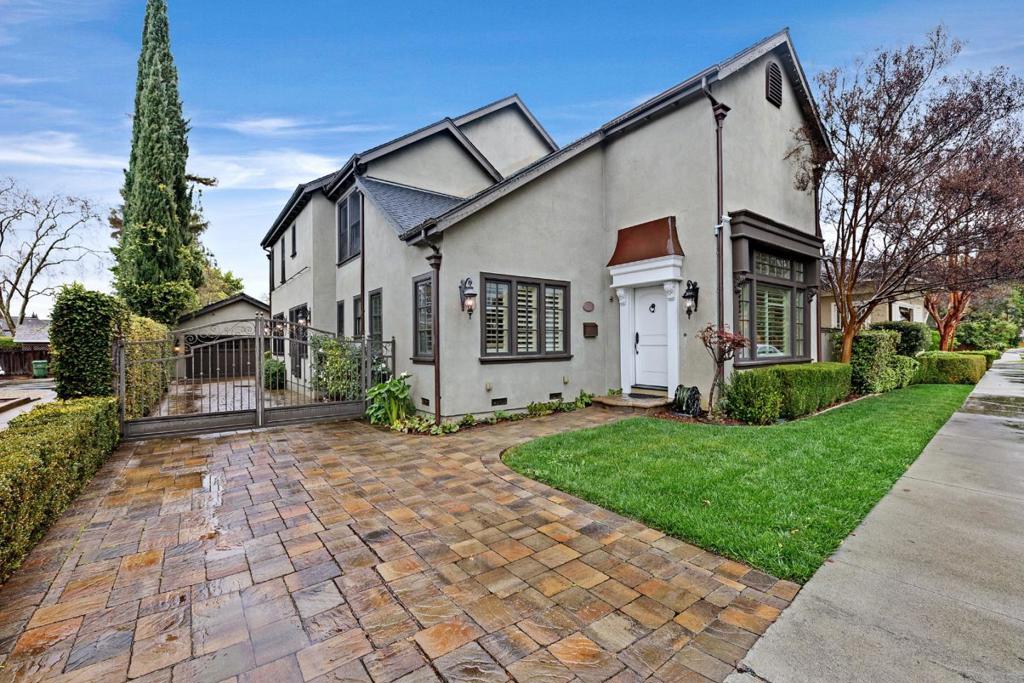 1538 Lincoln Avenue Property Photo 1