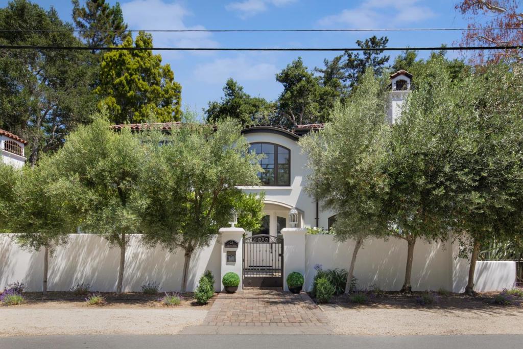 23 Almendral Avenue Property Photo 1