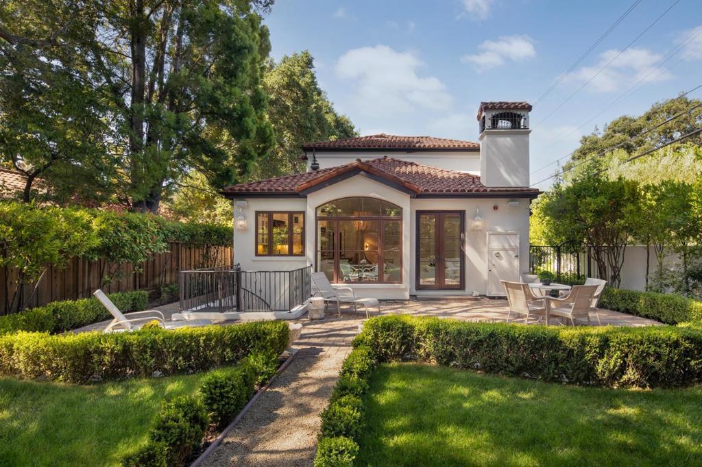 23 Almendral Avenue Property Photo 2