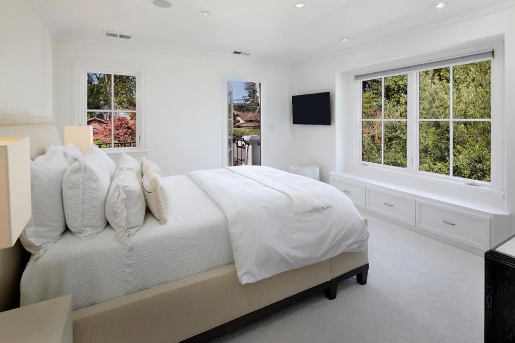 23 Almendral Avenue Property Photo 8