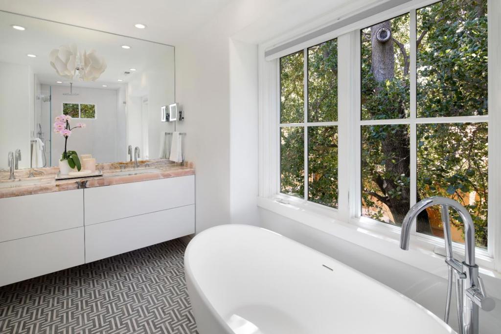 23 Almendral Avenue Property Photo 10