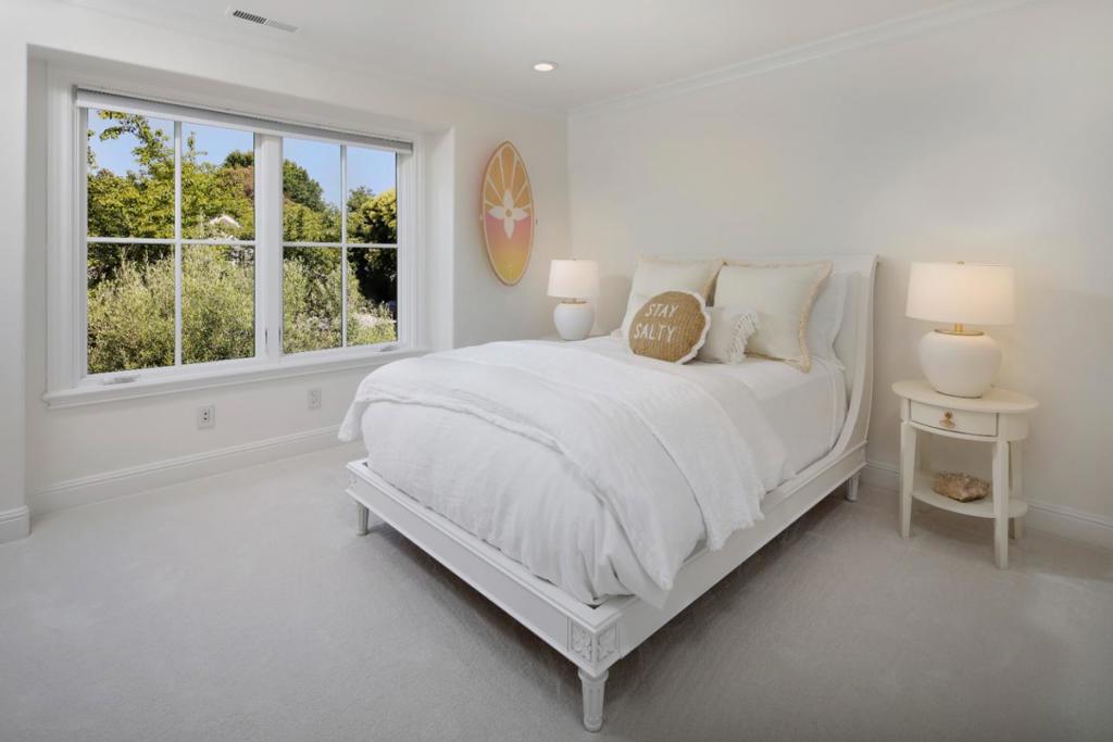 23 Almendral Avenue Property Photo 11