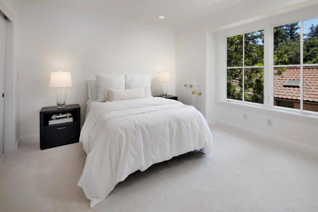 23 Almendral Avenue Property Photo 12