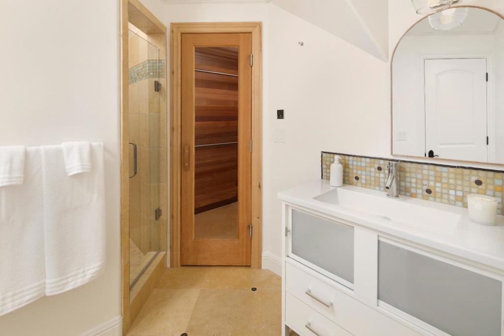 23 Almendral Avenue Property Photo 16