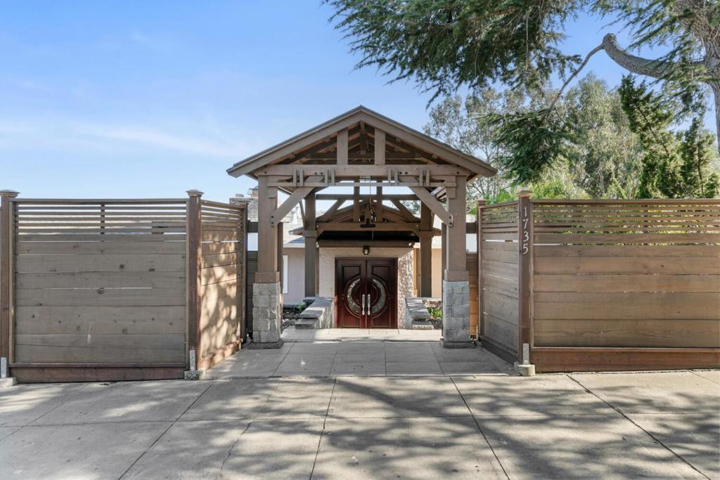 1735 Terrace Drive Property Photo 1