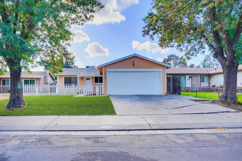 2524 Pemberton Court