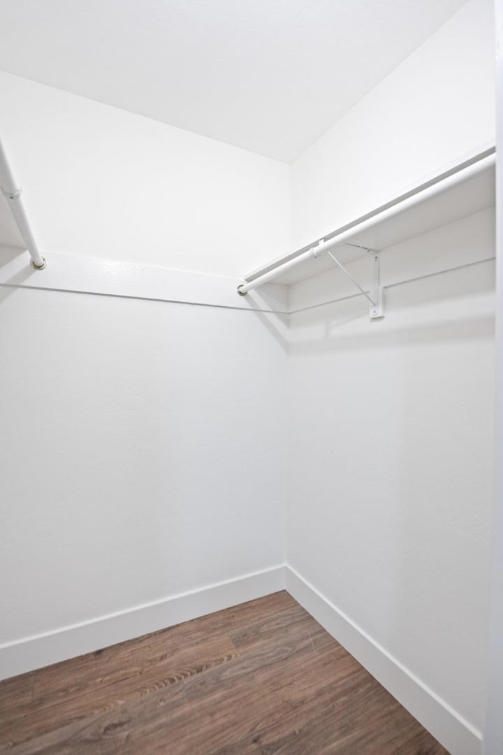 655663 Moorpark Way Property Photo 10