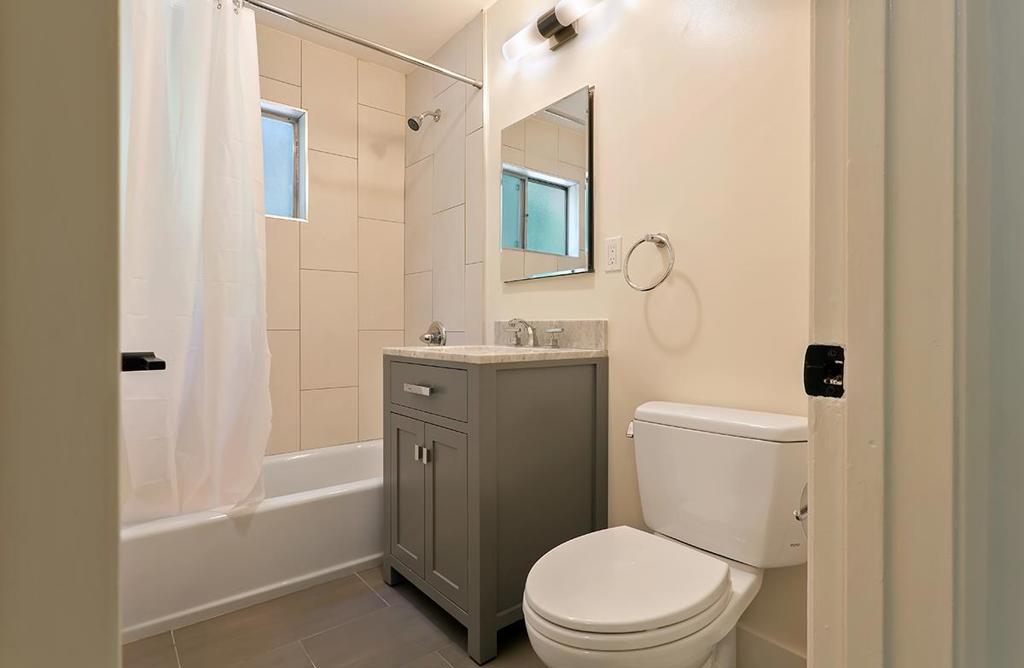 655663 Moorpark Way Property Photo 11