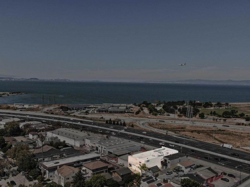 917 N Amphlett Boulevard Property Photo 17