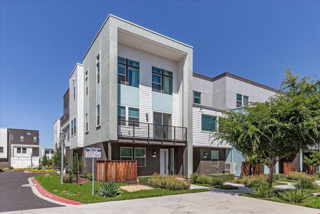 5736 Vibrant Loop Property Photo 1