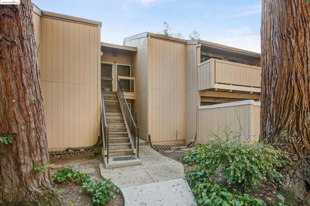 986 Kiely Boulevard D Property Photo 1