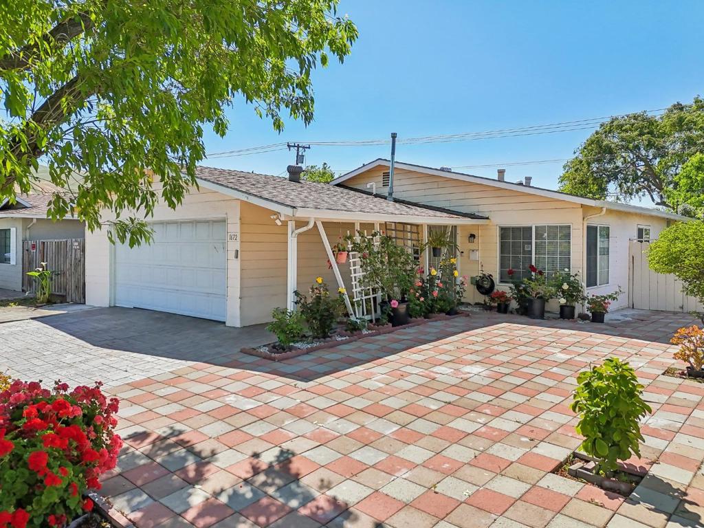 1672 Edsel Drive Property Photo 1