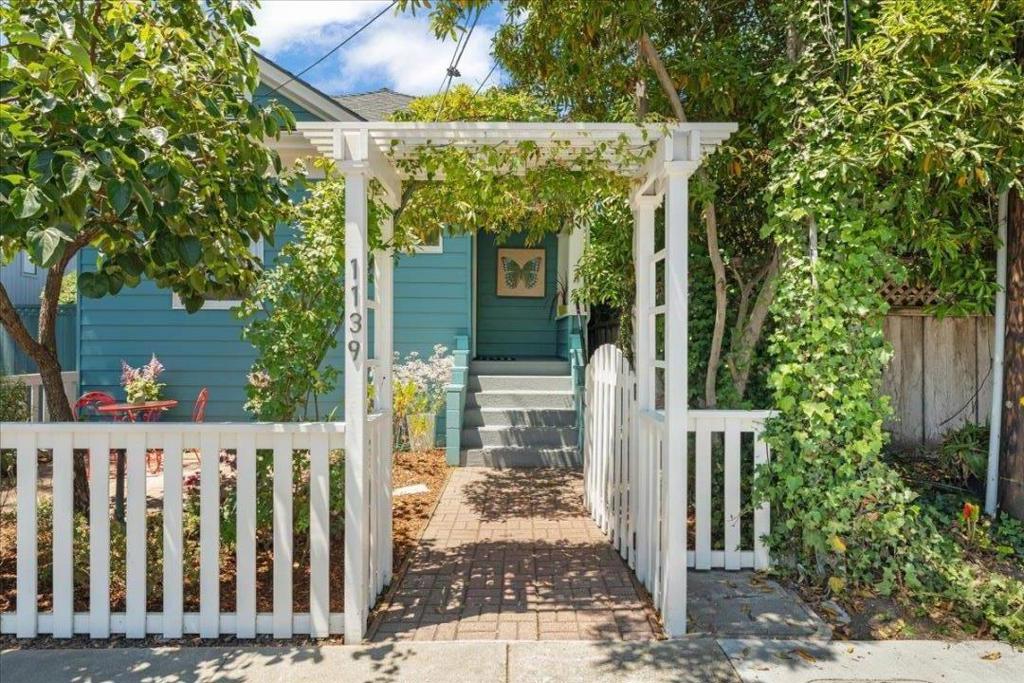 1139 Walk Circle Property Photo 1