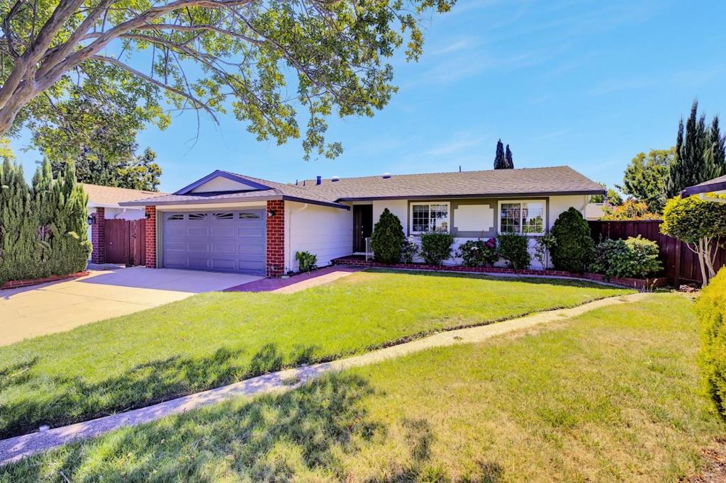 34863 Warwick Court Property Photo 1