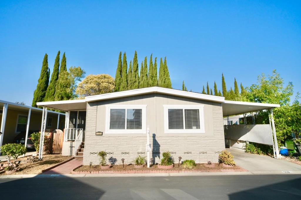 2151 Oakland Road Property Photo 1