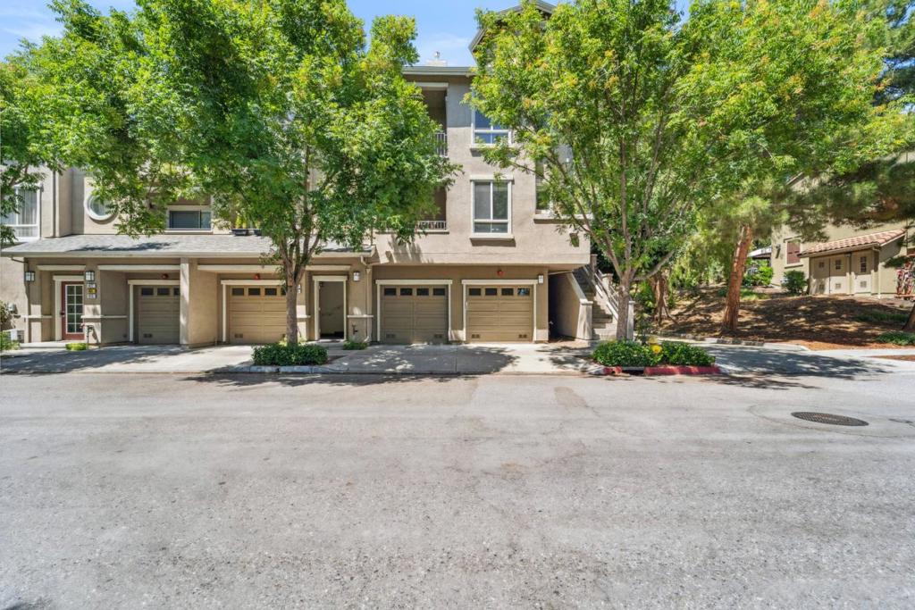 465 Tower Hill Avenue Property Photo 1