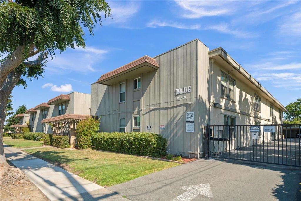 3515 Chestnut Avenue Property Photo 1