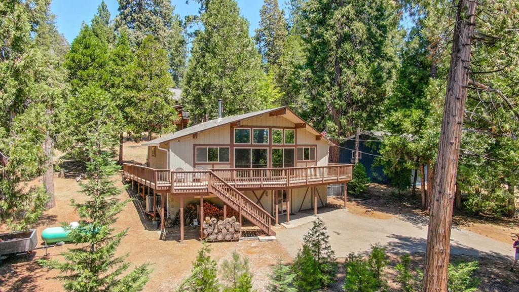 2320 Mustang Road Property Photo 1