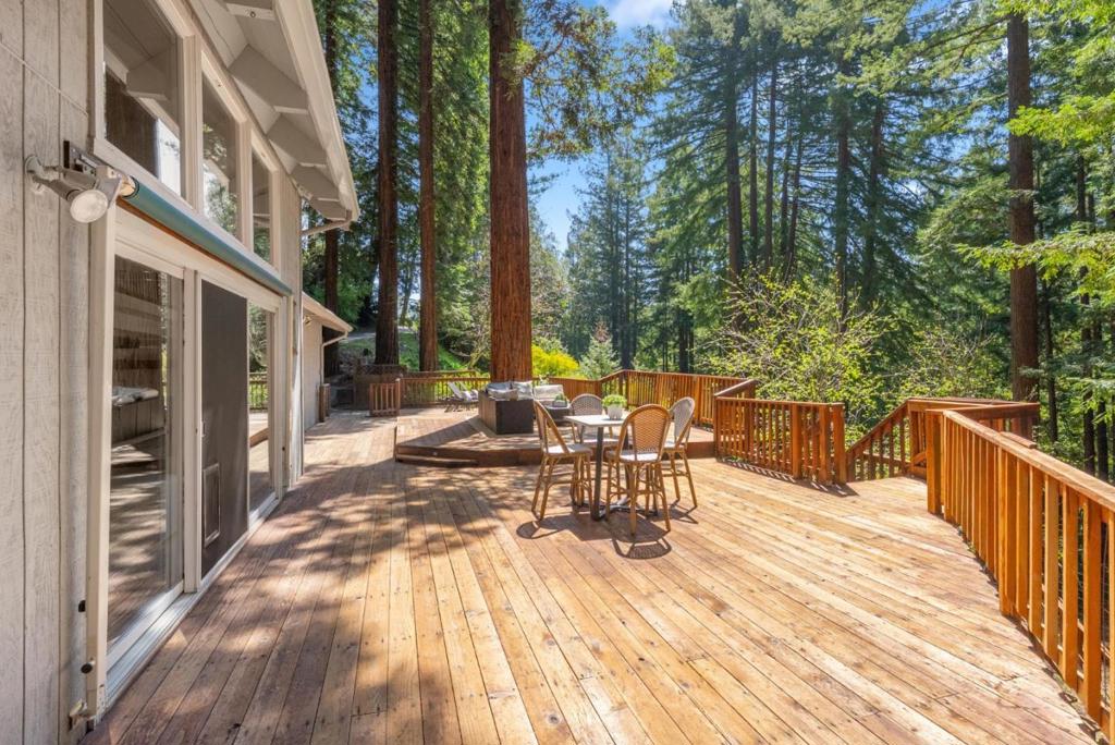 16306 Redwood Lodge Road Property Photo 1