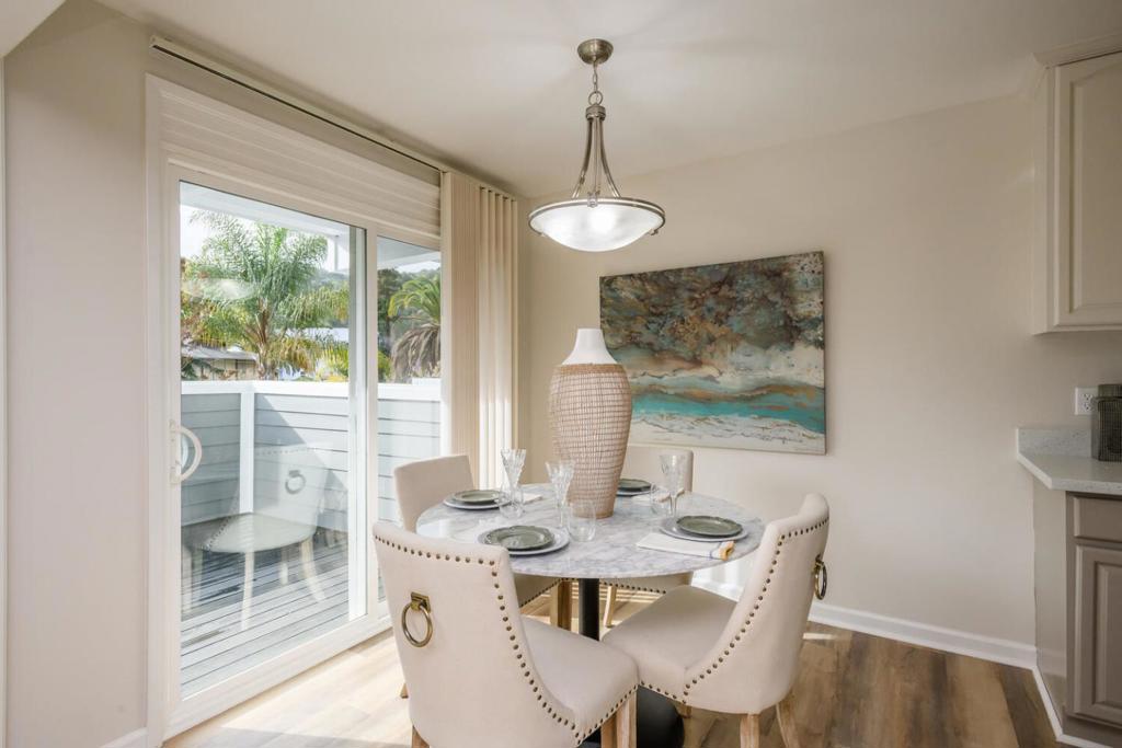 2302 Carlmont Drive Property Photo 6