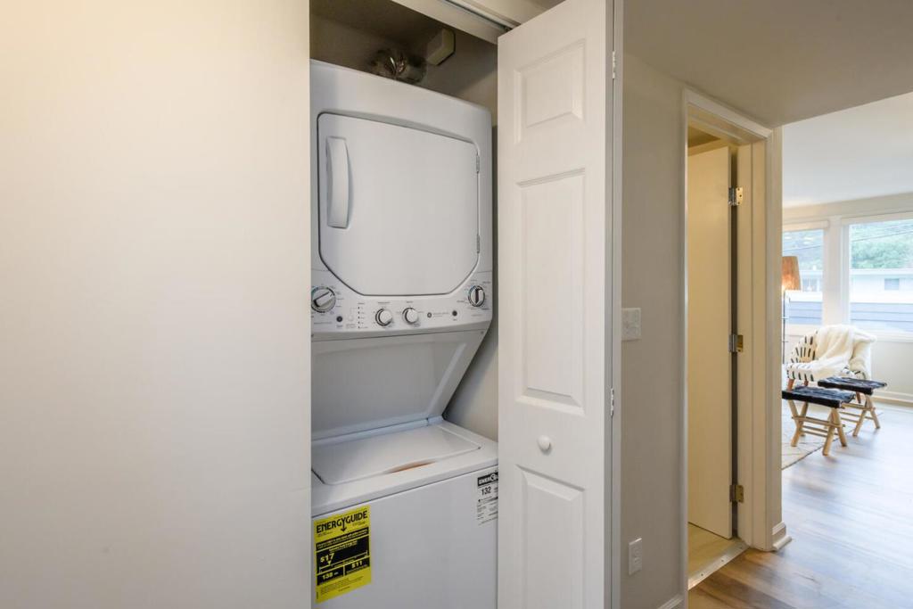 2302 Carlmont Drive Property Photo 10