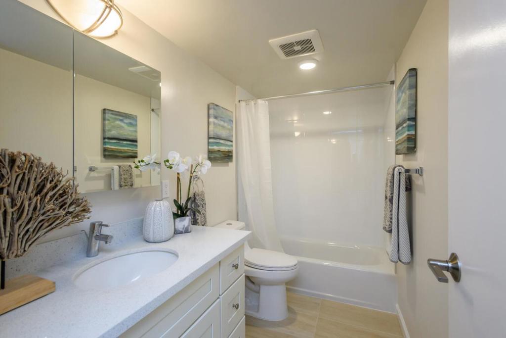 2302 Carlmont Drive Property Photo 12