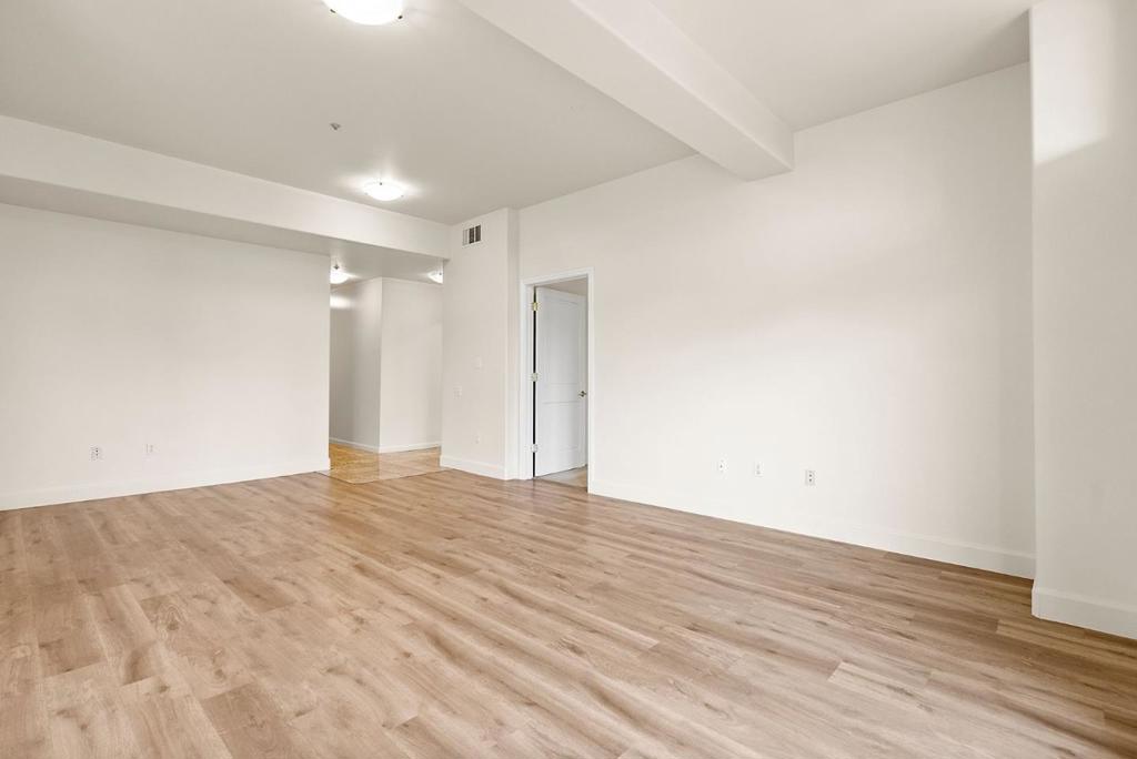 200 Sheridan 304 Property Photo 3