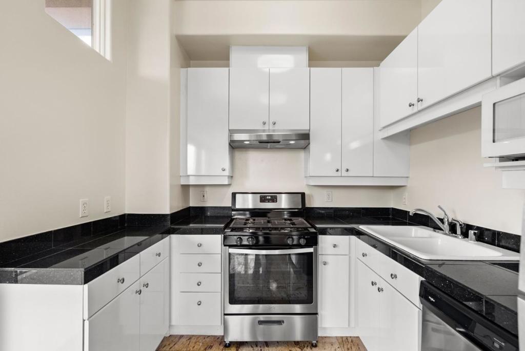 200 Sheridan 304 Property Photo 11