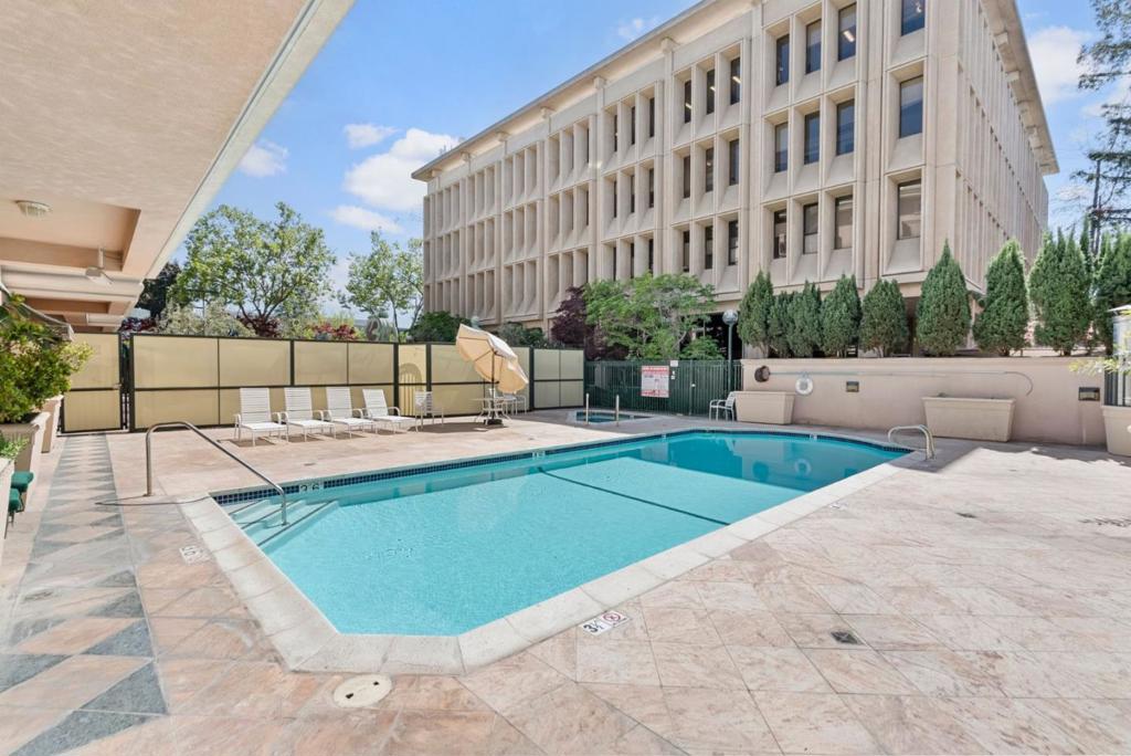 200 Sheridan 304 Property Photo 33