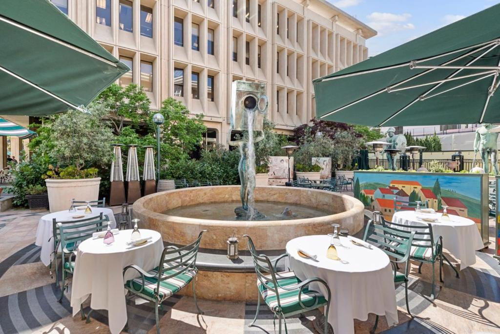 200 Sheridan 304 Property Photo 38