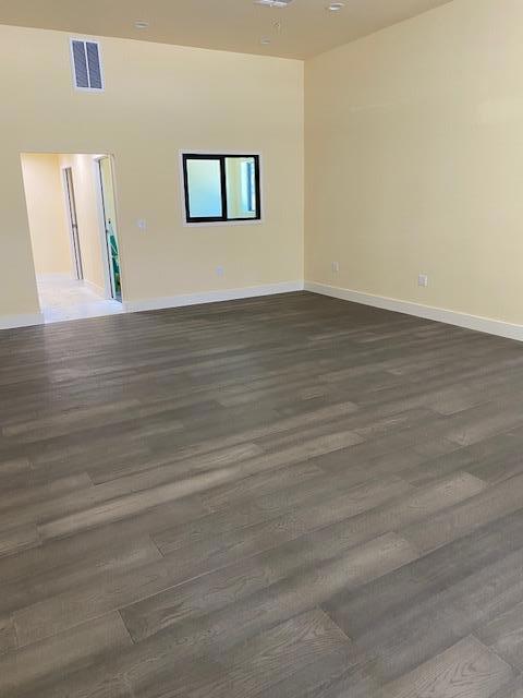 2557 El Camino Real Property Photo 8