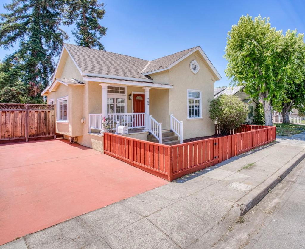 209 N 16th Street Property Photo 1